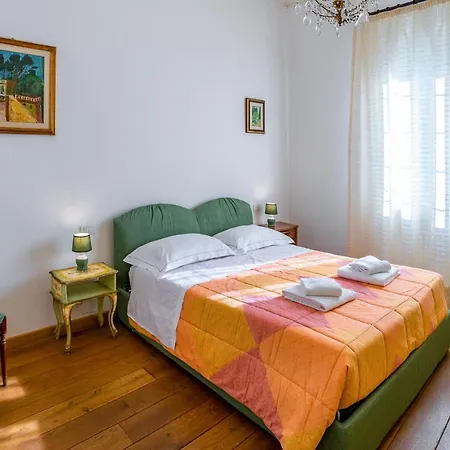 Quiet With Private Garden Apartment