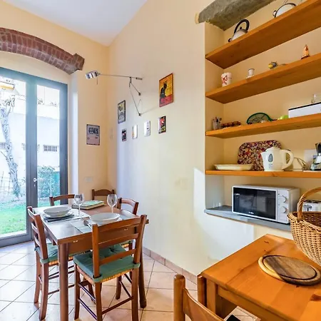 Quiet With Private Garden Apartment *